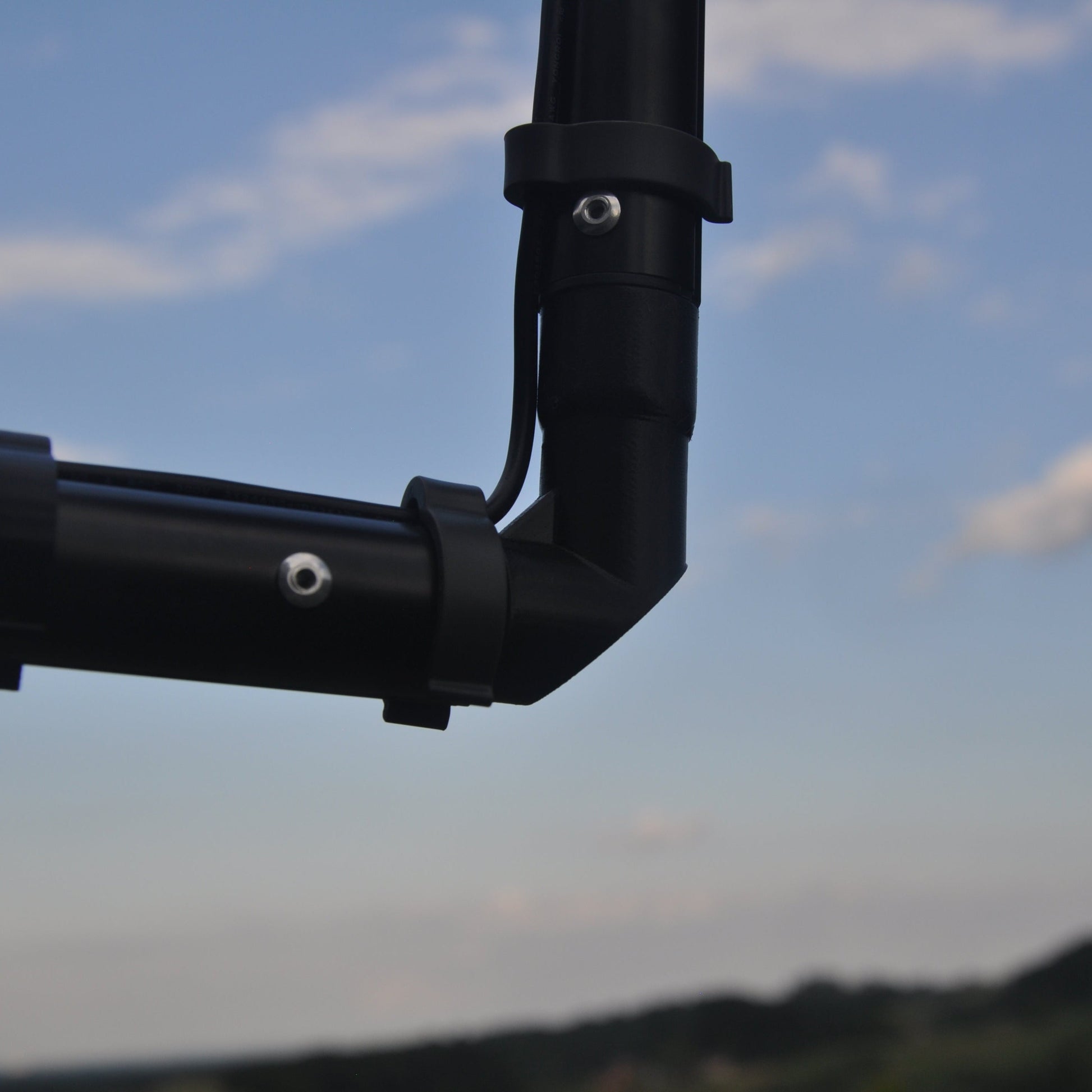 Mammotion Luba Mini & Yuka Mini – RTK - Antennenhalter Adapter (90° - Winkel) - Exact Designs