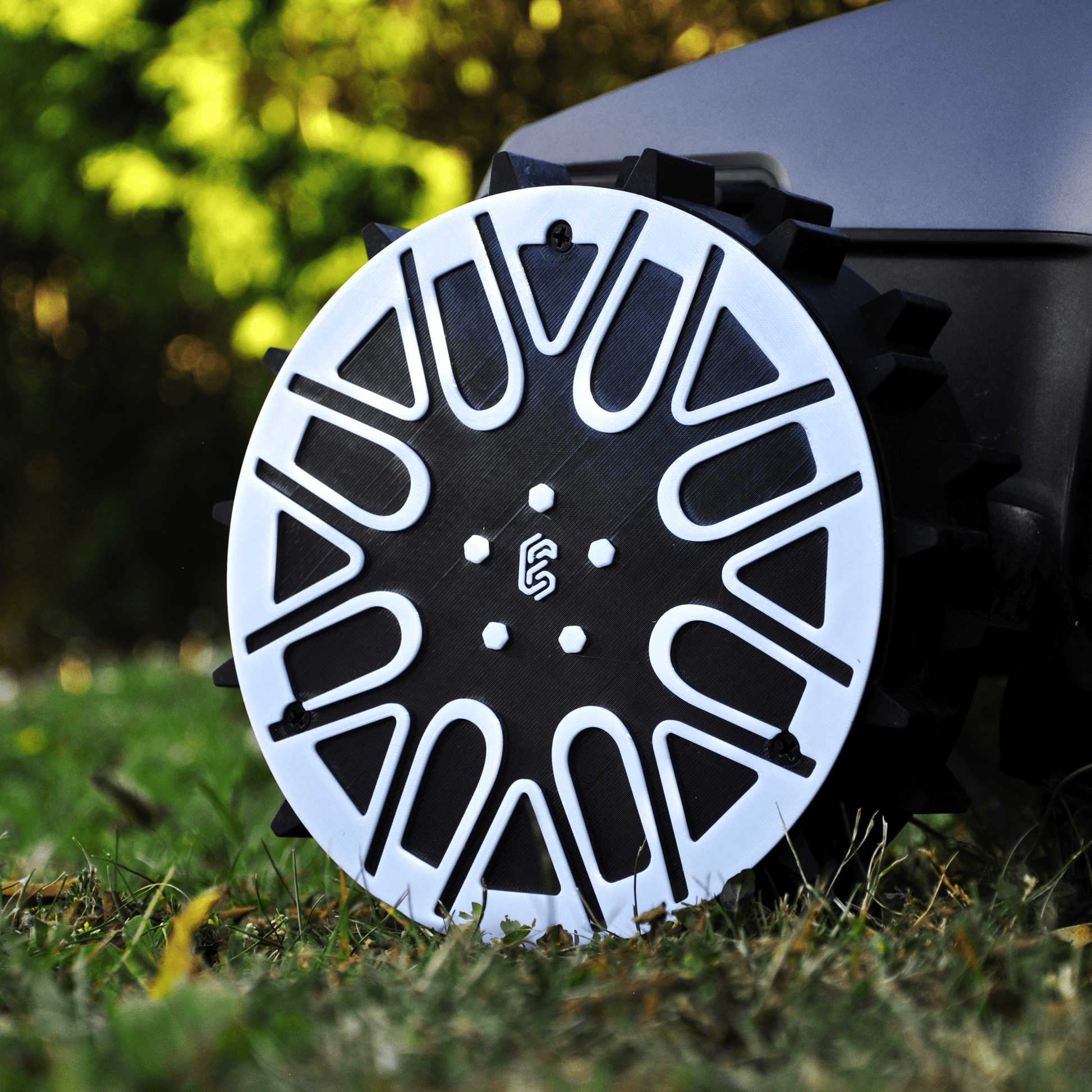 Mammotion Yuka Mini – Radabdeckung im futuristischen Stil - Exact Designs