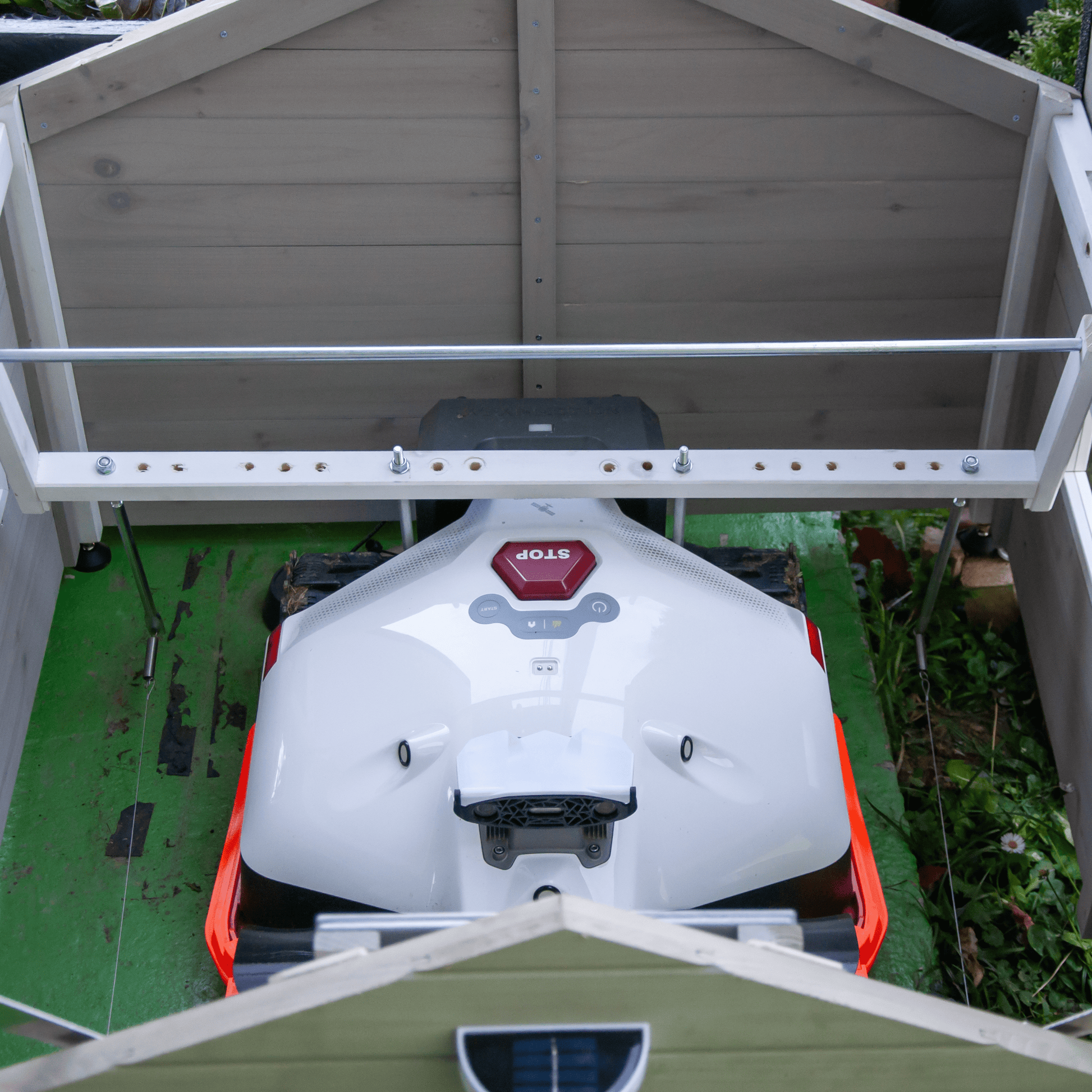 My Robot Home Plus – Automatische Garage für Mähroboter - Exact Designs